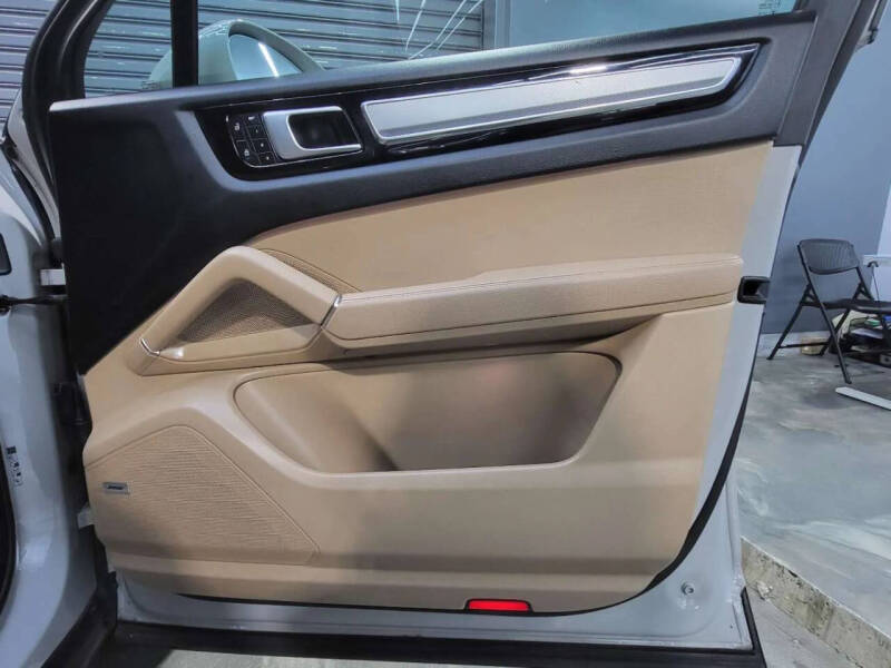 2023 Porsche Cayenne Coupe Platinum Edition