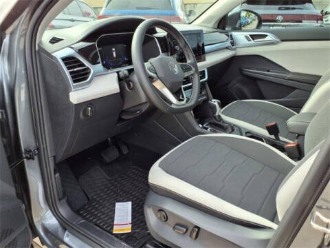 2025 Volkswagen Taos SE