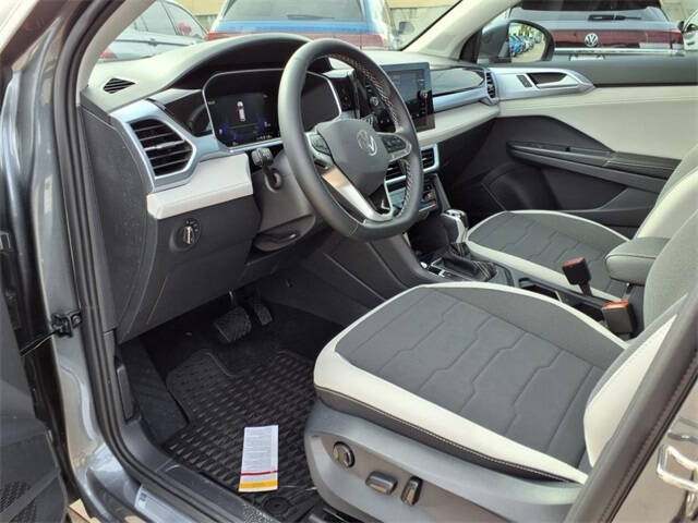 2025 Volkswagen Taos SE