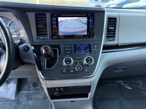 2017 Toyota Sienna XLE Premium 7-Passenger