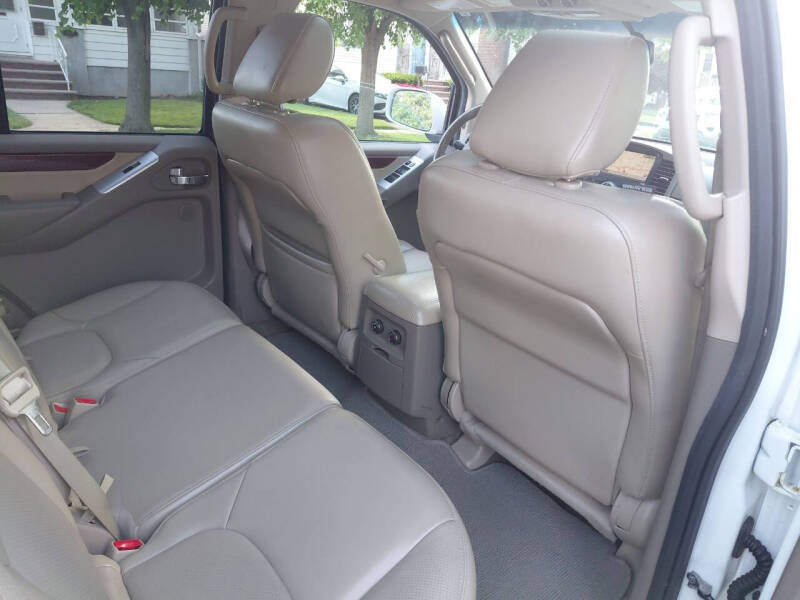 2012 Nissan Pathfinder LE