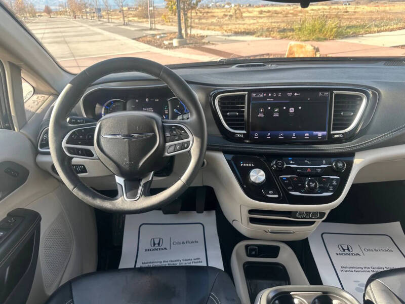 2023 Chrysler Pacifica Plug-In Hybrid Touring L