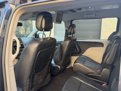 2014 Chrysler Town and Country Touring