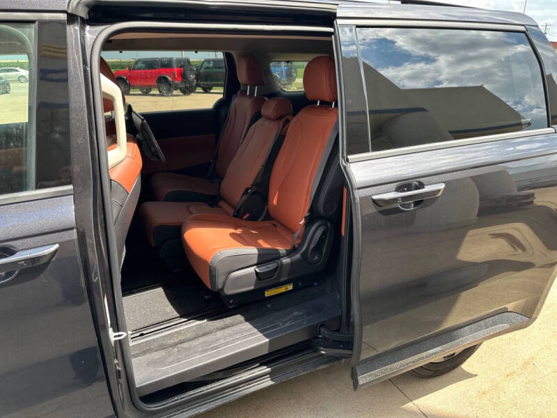 2024 Kia Carnival SX