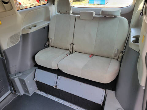 2013 Toyota WHEELCHAIR VAN