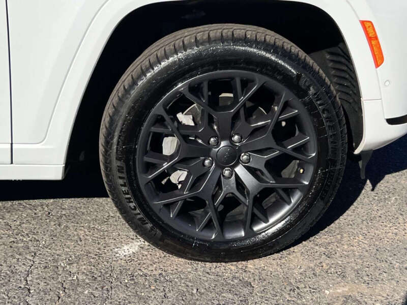 2023 Jeep Grand Cherokee L Summit