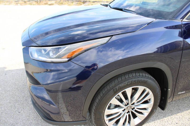 2025 Toyota Highlander Hybrid Platinum