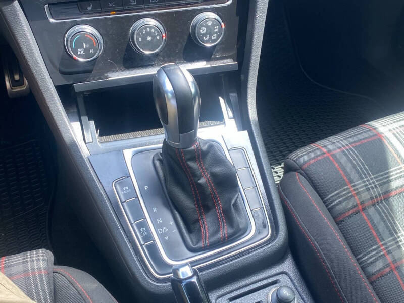 2015 Volkswagen Golf GTI SE