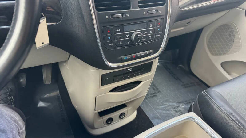 2013 Chrysler Town and Country Touring-L