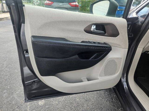 2022 Chrysler Voyager LX