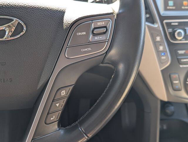 2017 Hyundai Santa Fe SE