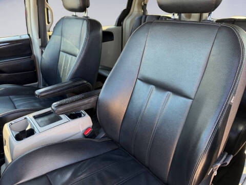 2014 Chrysler Town and Country Touring