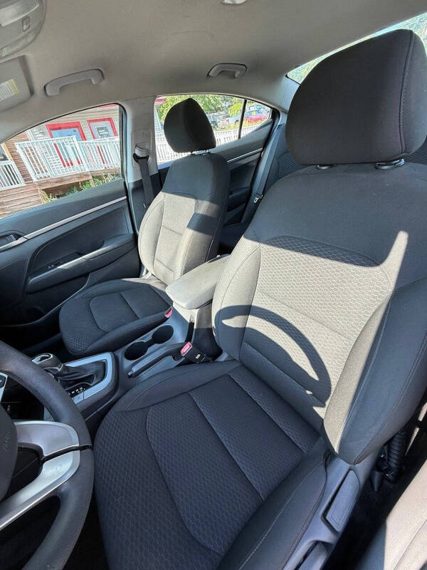 2019 Hyundai Elantra SE