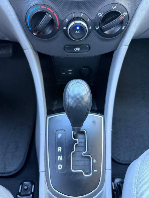 2017 Hyundai Accent Value Edition