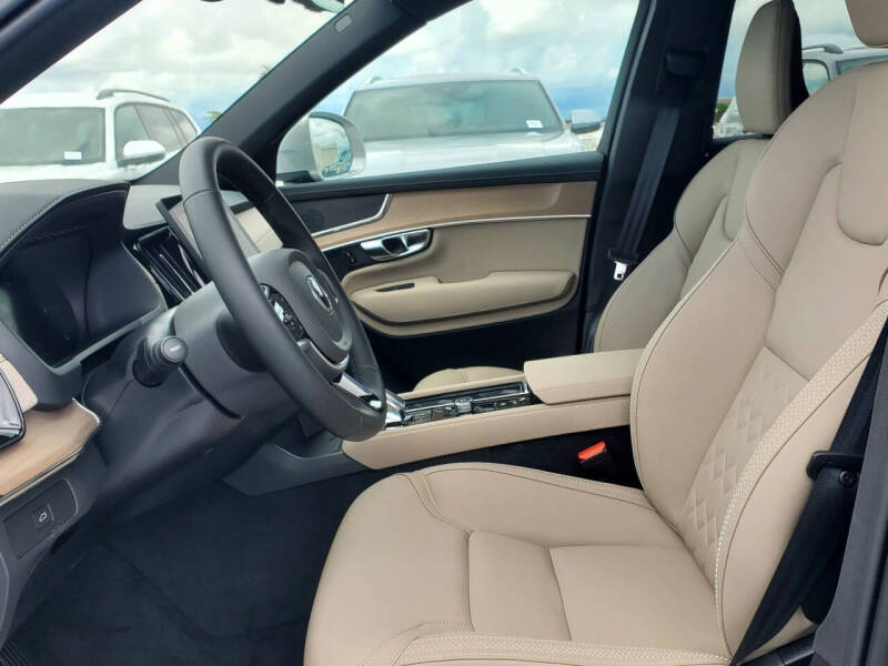 2025 Volvo XC90 B6 Core Bright Theme