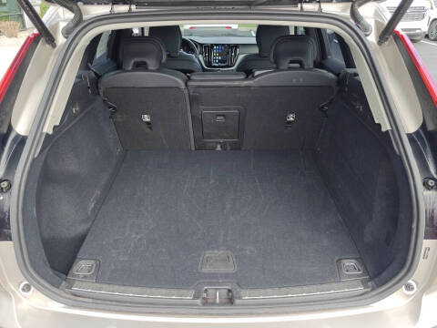 2025 Volvo XC60 B5 Plus Dark Theme