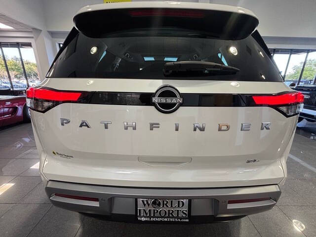 2024 Nissan Pathfinder SL
