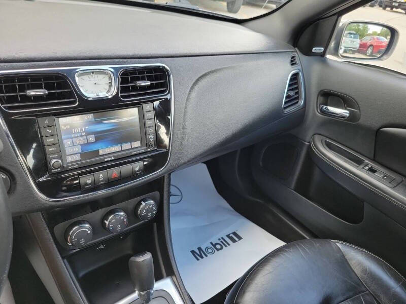 2014 Chrysler 200 Limited