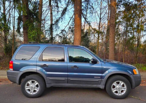 2001 Ford Escape for sale at CLEAR CHOICE AUTOMOTIVE in Milwaukie OR