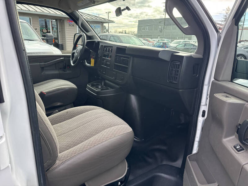 2017 GMC Savana 2500