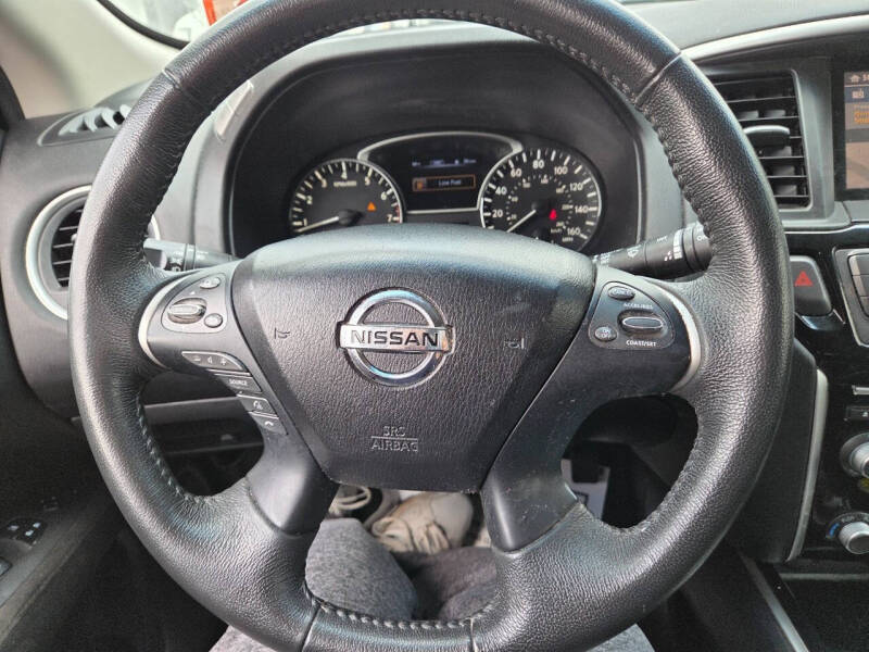 2015 Nissan Pathfinder SV