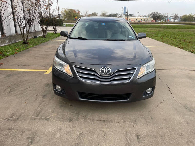 2011 Toyota Camry XLE photo 9