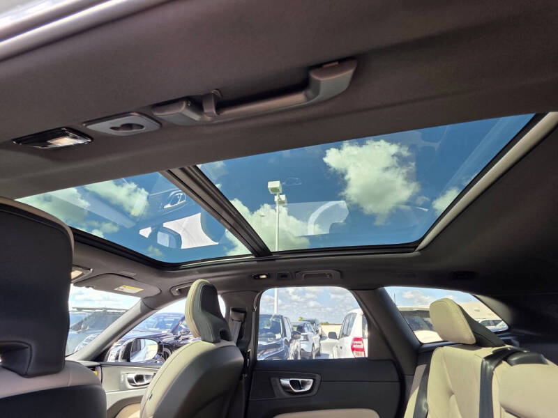 2026 Volvo XC60 T8 Plus