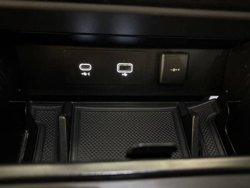 2023 Land Rover Defender 110 X-Dynamic SE