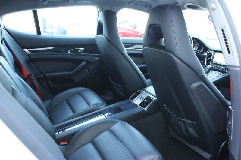 2016 Porsche Panamera Edition