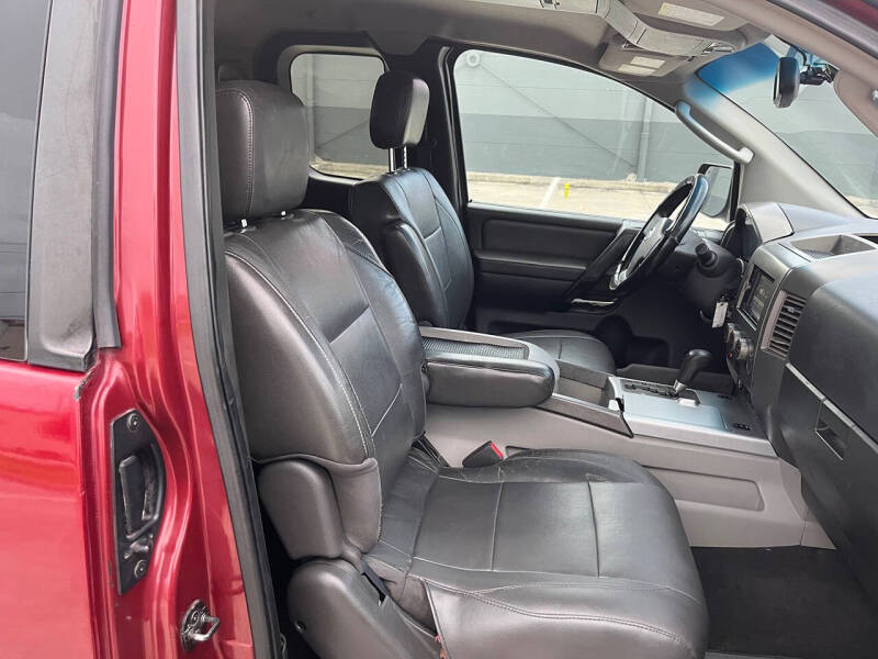 2004 Nissan Titan LE