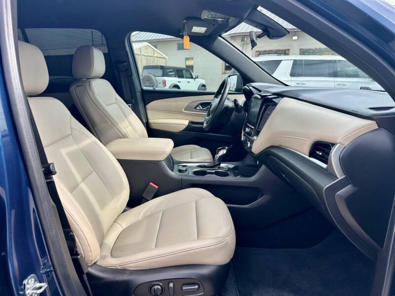 2022 Chevrolet Traverse LT Leather