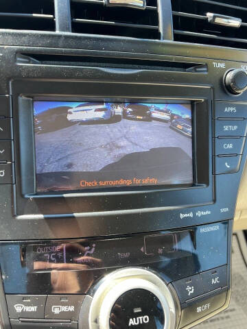 2013 Toyota Prius v Five