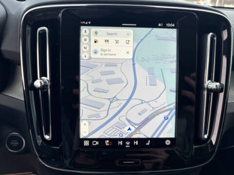 2025 Volvo XC40 B5 Plus Bright Theme