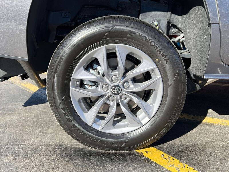 2025 Toyota Sienna LE 8-Passenger