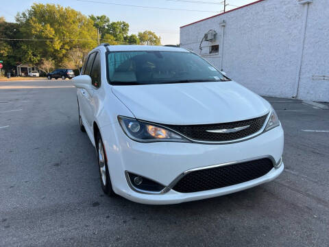 2017 Chrysler Pacifica for sale at LUXURY AUTO MALL in Tampa FL