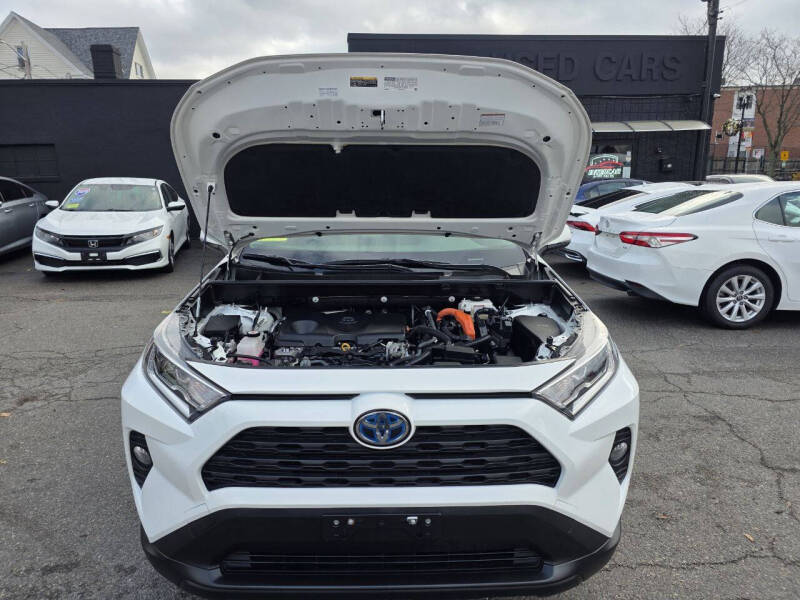 2021 Toyota RAV4 Hybrid XLE