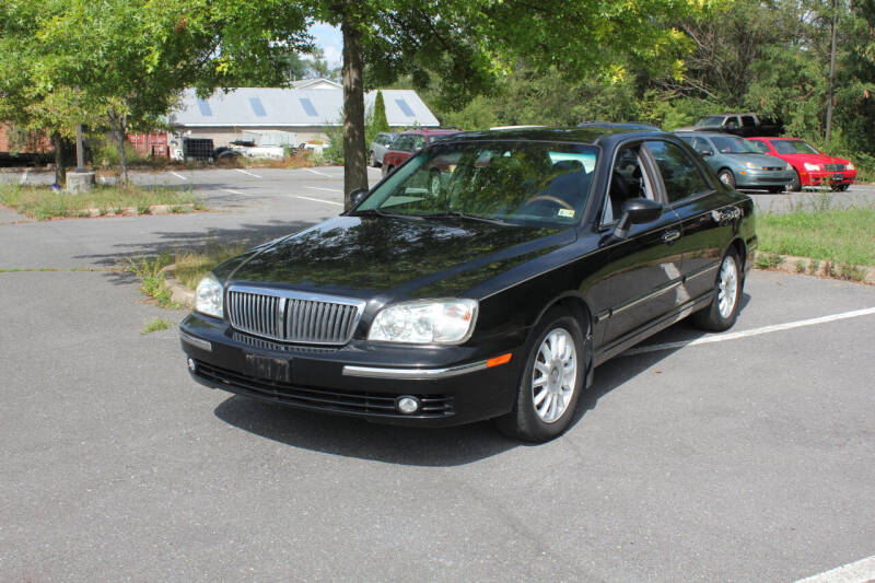 2004 Hyundai XG350 for sale at Auto Bahn Motors in Winchester VA