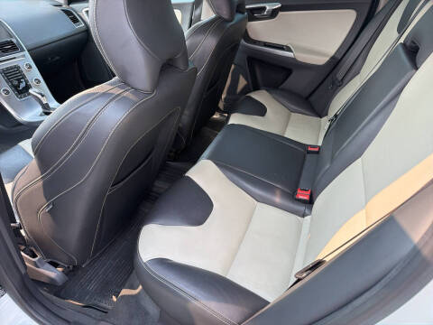 2017 Volvo XC60 T6 Dynamic