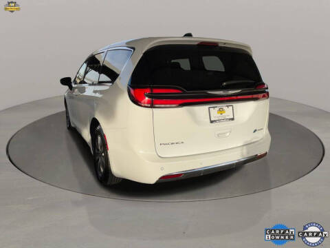2024 Chrysler Pacifica Plug-In Hybrid Select