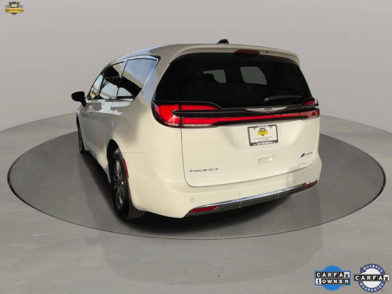 2024 Chrysler Pacifica Plug-In Hybrid Select