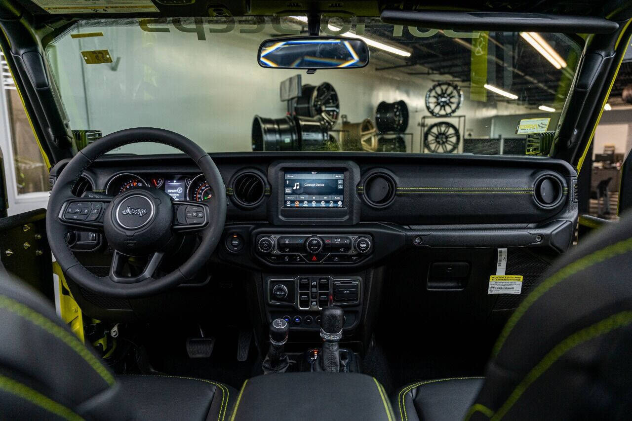 2023 JEEP Gladiator Pickup - $65,995