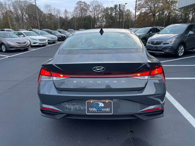 2023 Hyundai Elantra SE