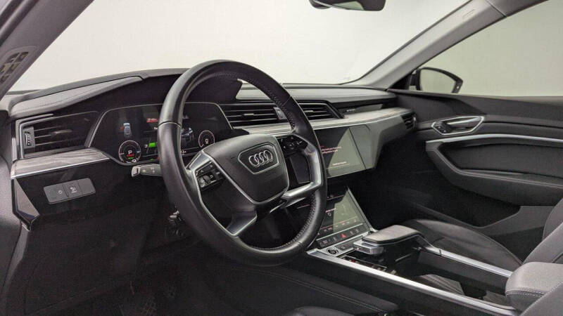 2021 Audi e-tron quattro Premium