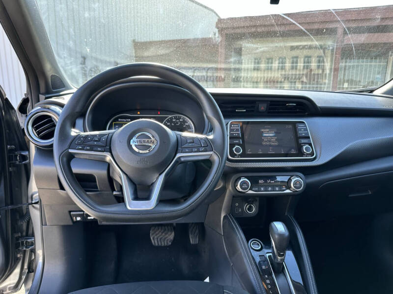 2020 Nissan Kicks SR