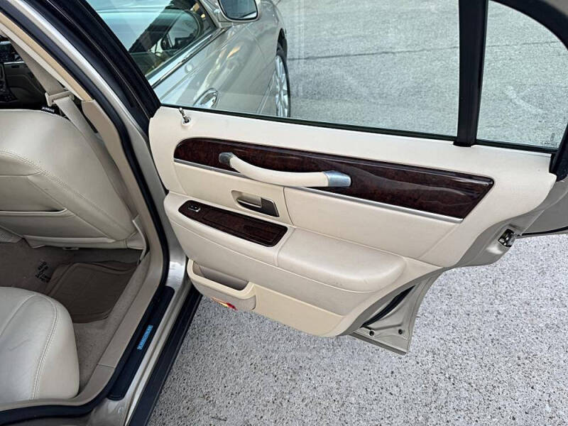 2007 Lincoln Town Car Signature