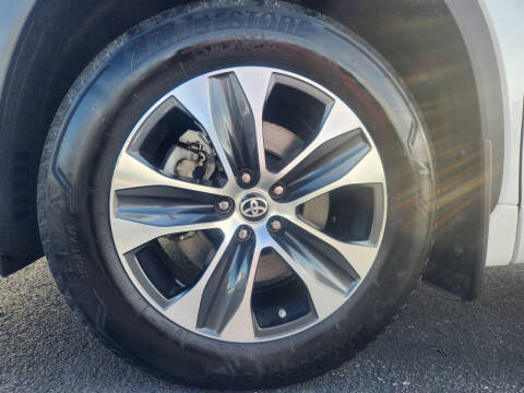 2023 Toyota Highlander XLE