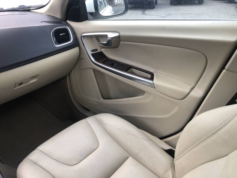 2015 Volvo S60 T5 Drive-E Premier Plus