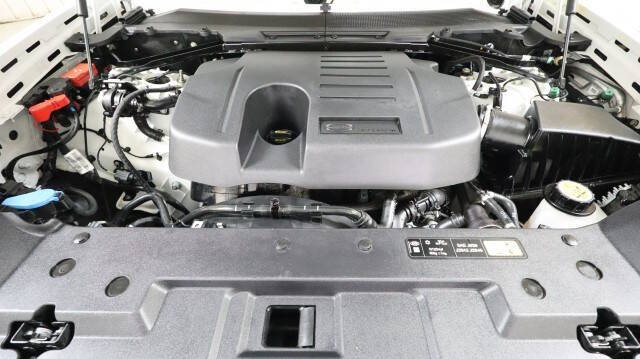 2023 Land Rover Defender 110 SE