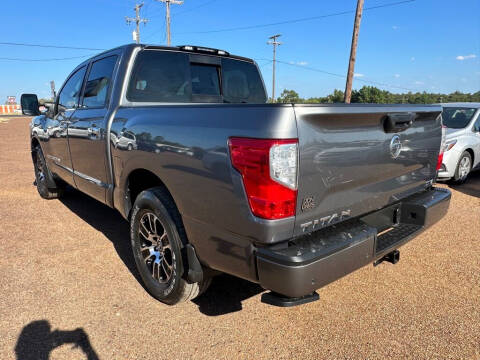 2020 Nissan Titan SV