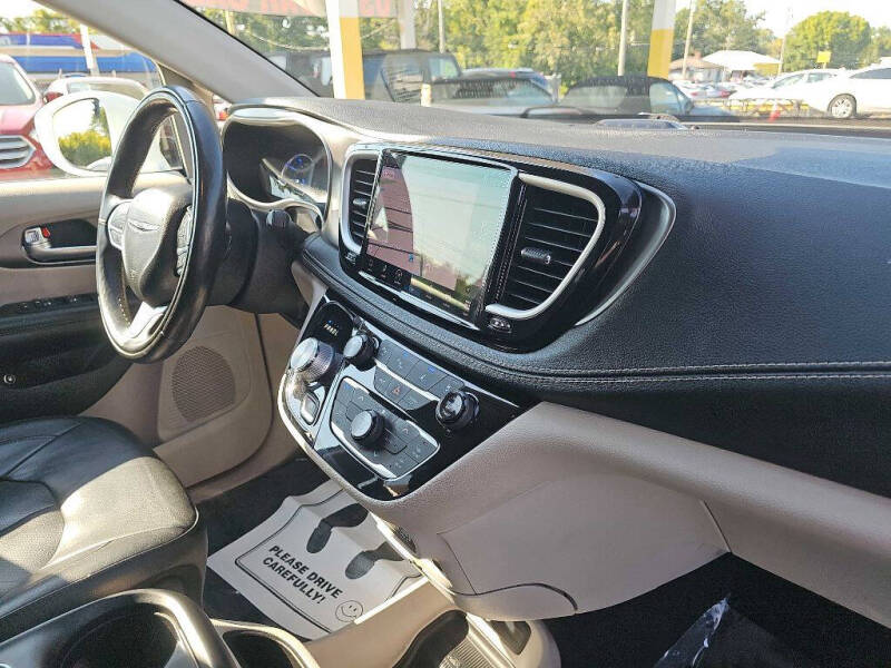 2022 Chrysler Pacifica Hybrid Touring L